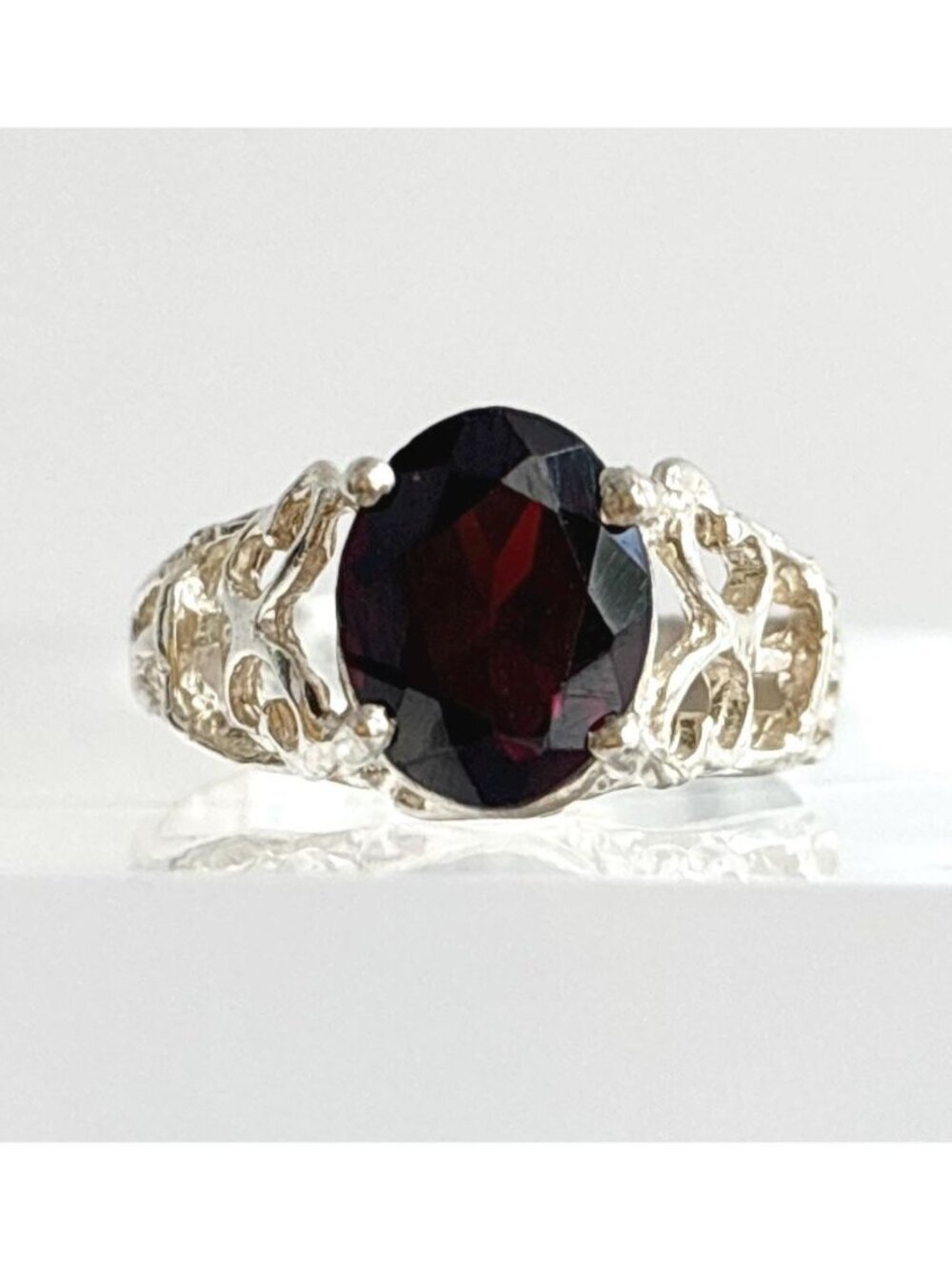 Garnet Oval Cut Gemstone Sterling Silver 925 Vintage Ring - sz 6.75